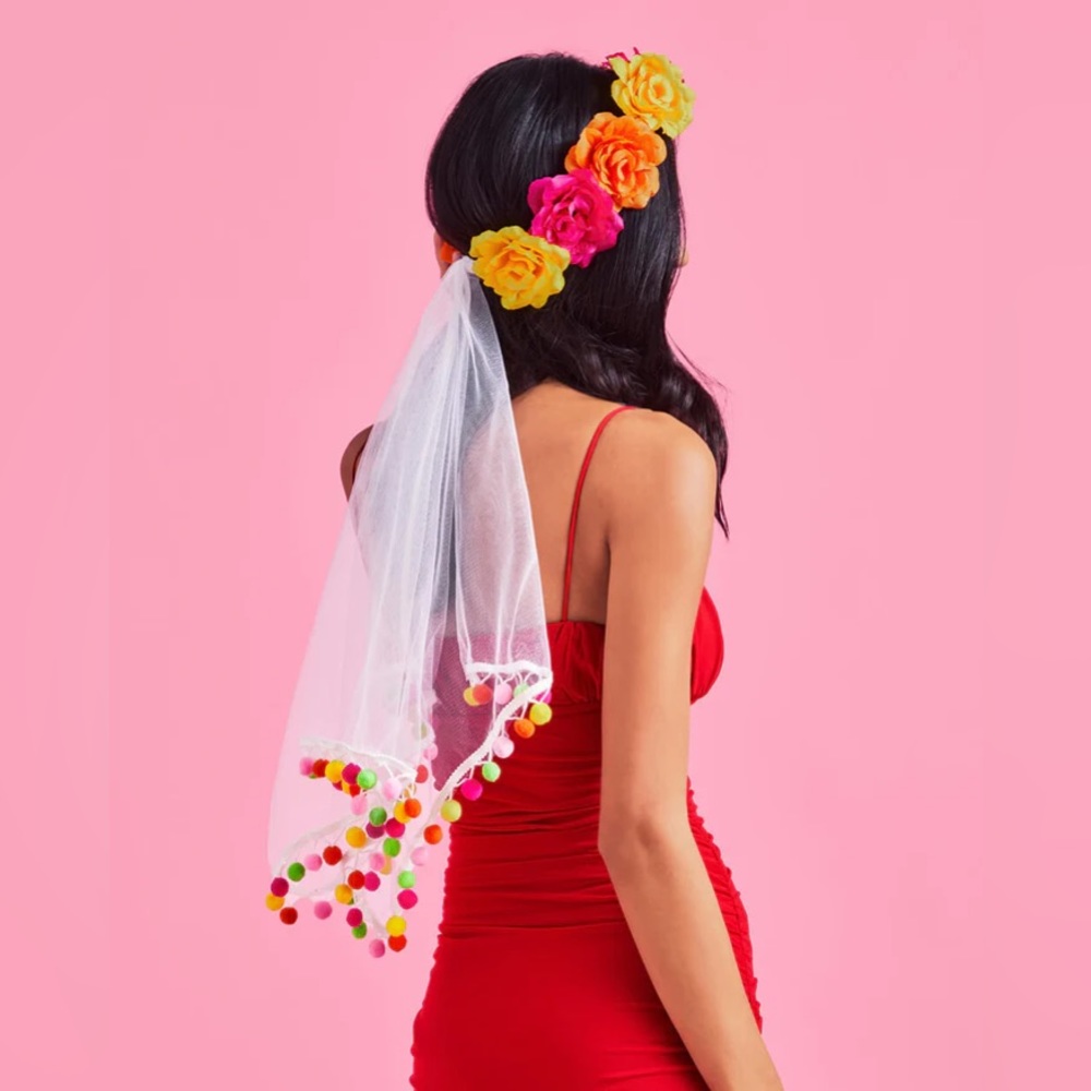 xo, Fetti Fiesta Bachelorette Veil